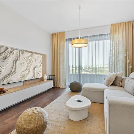 Lam Ivory Ac - Balcony *