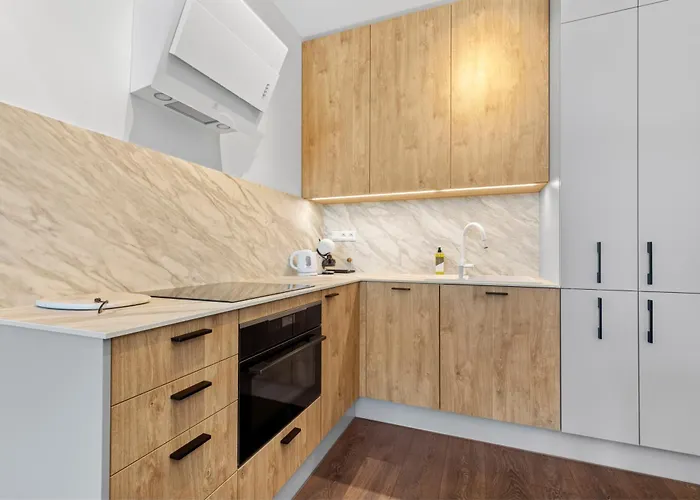 Lam Ivory Ac - Balcony