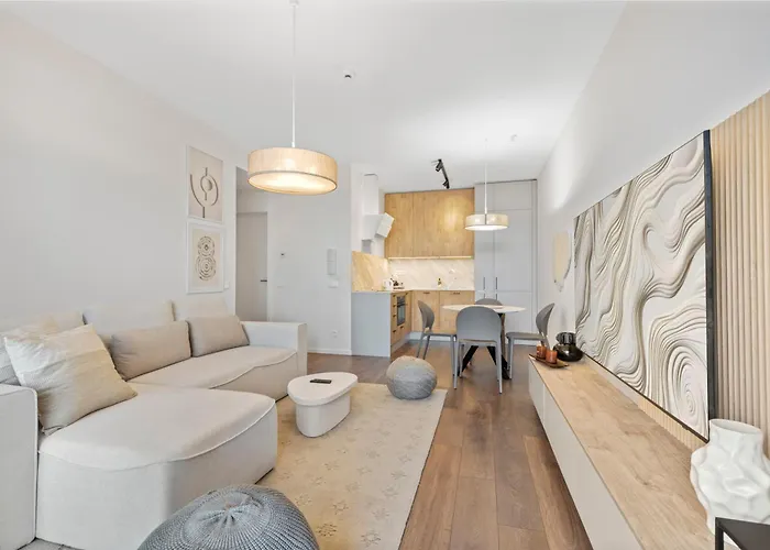 Lam Ivory Ac - Balcony